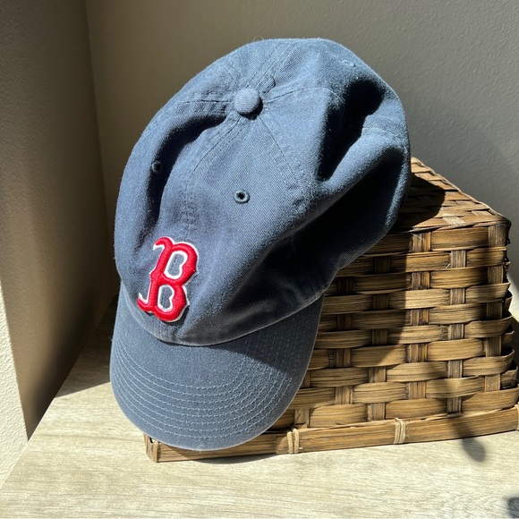 MLB Accessories - Vintage Fitted Garment Wash Boston Red Sox Baseball Cap The Franchise Hat Medium